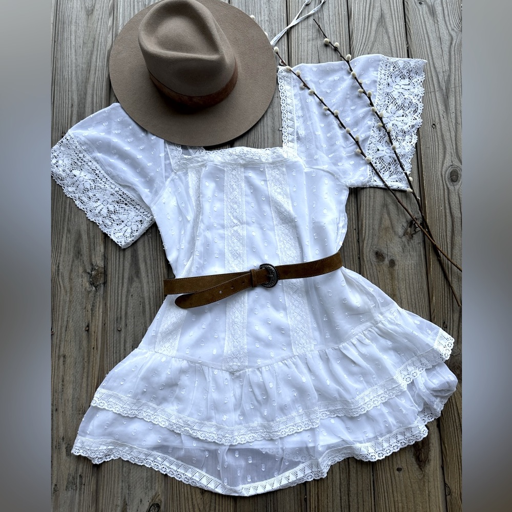 BOHO style TULAROSA Rylan Mini Dress / size M
